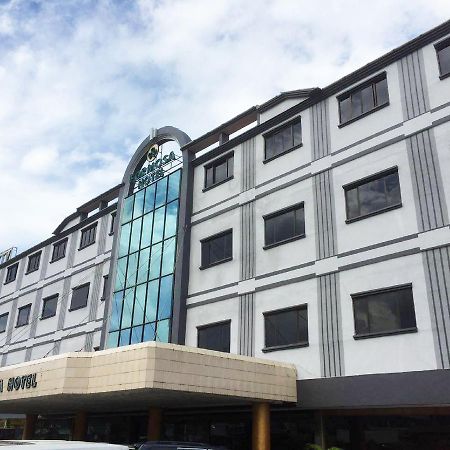 Formosa Hotel Batam Esterno foto