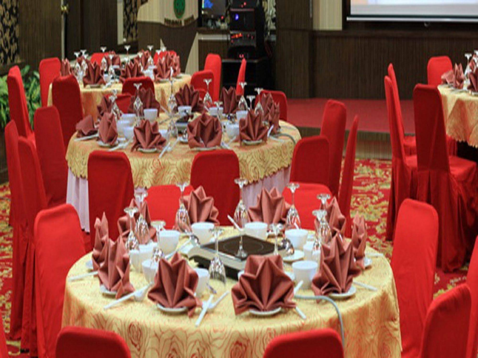 Formosa Hotel Batam Esterno foto